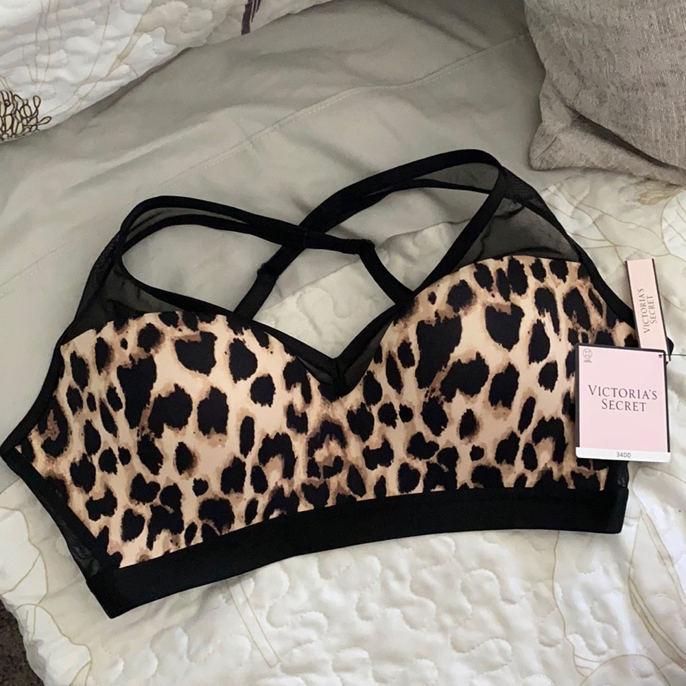 NWT Victoria’s Secret Incredible Sports Bra Leopard Print 34DD